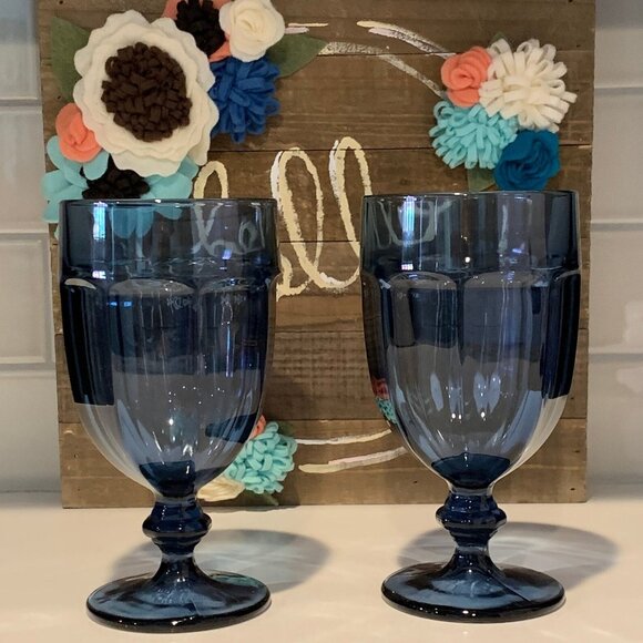 STUNNING VINTAGE BLUE GOBLETS!! - Picture 1 of 2